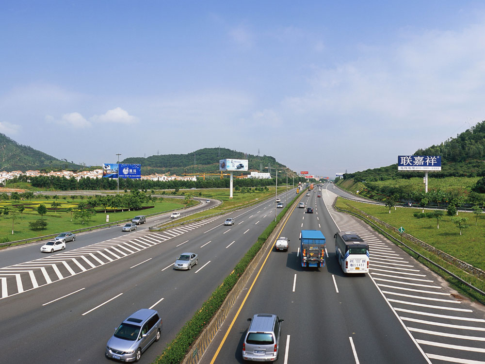 廣深高速全線罩面工程