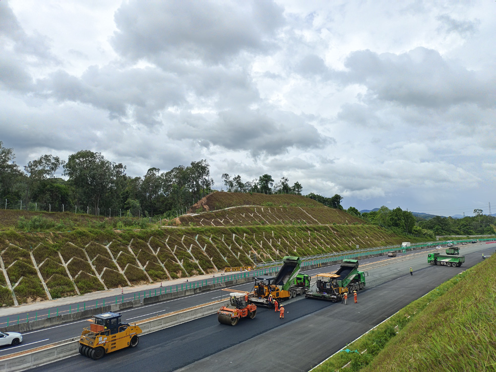 從化街口至花都北興高速改擴云頂國際程施工
