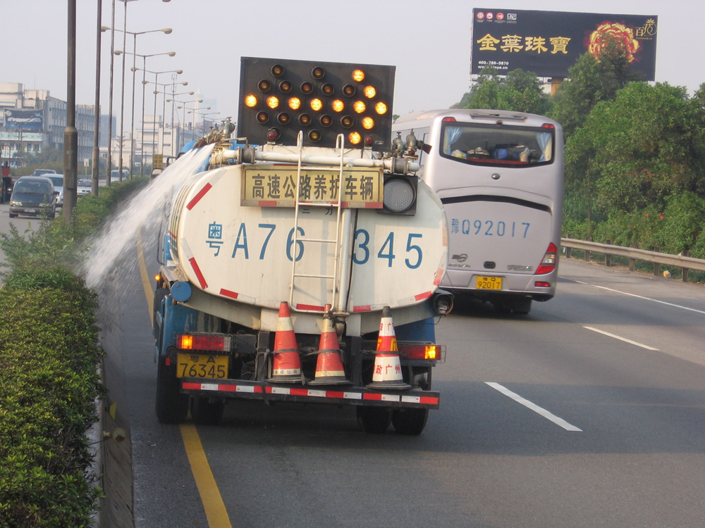 灑水車作業