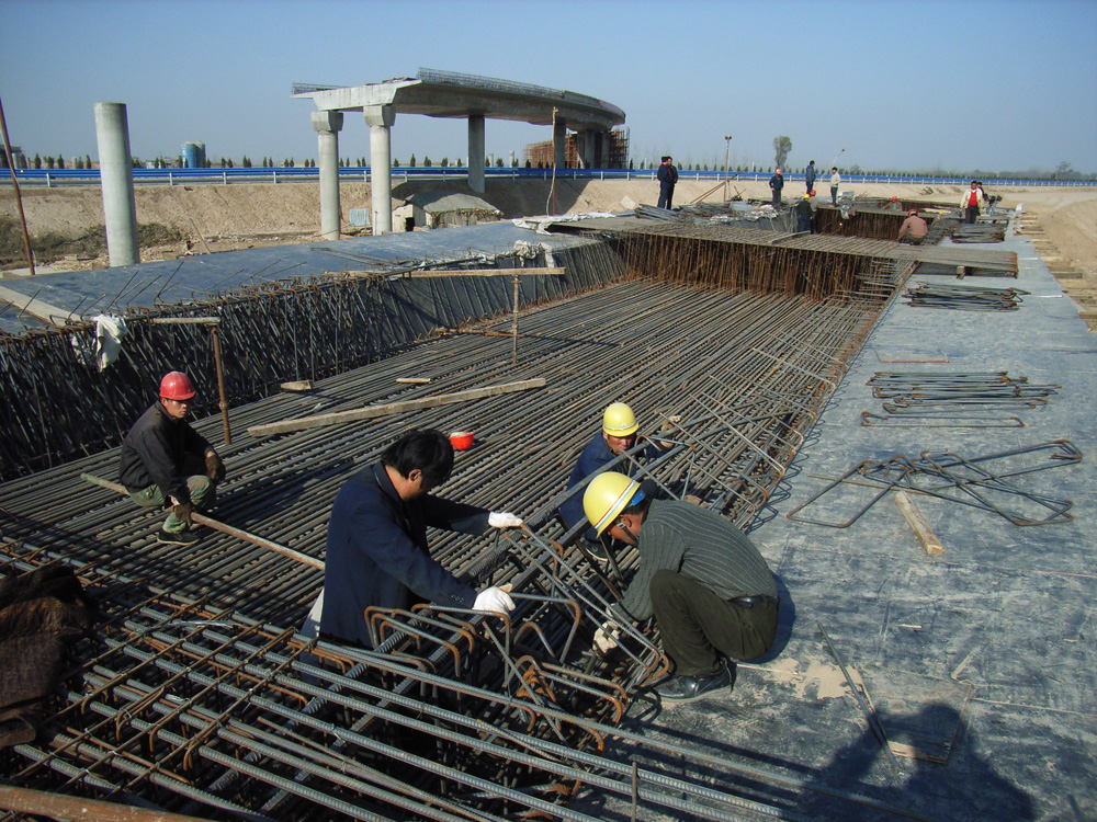 泌陽至南陽段第14合同段橋面施工